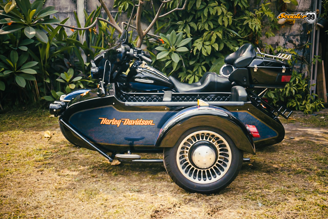Harley Davidson Dual Seat Touring Sidecar – windshield and trim
